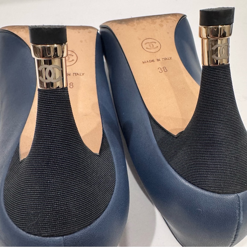 CHANEL Cruise 2012 Collection Cap Toe Pumps Navy Black 38 GUC - Picture 13 of 15